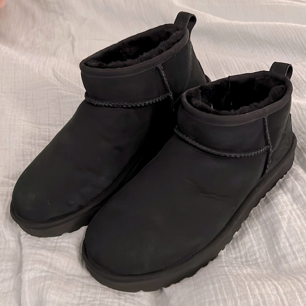 Ugg black ultra mini
